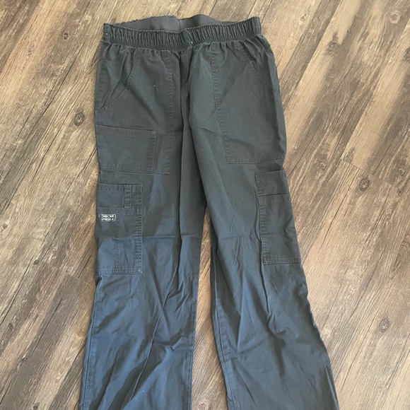 8 Scrub Pants and 2 Matching Scrub Tops - Cherokee and Grey's Anatomy - Picture 7 of 11